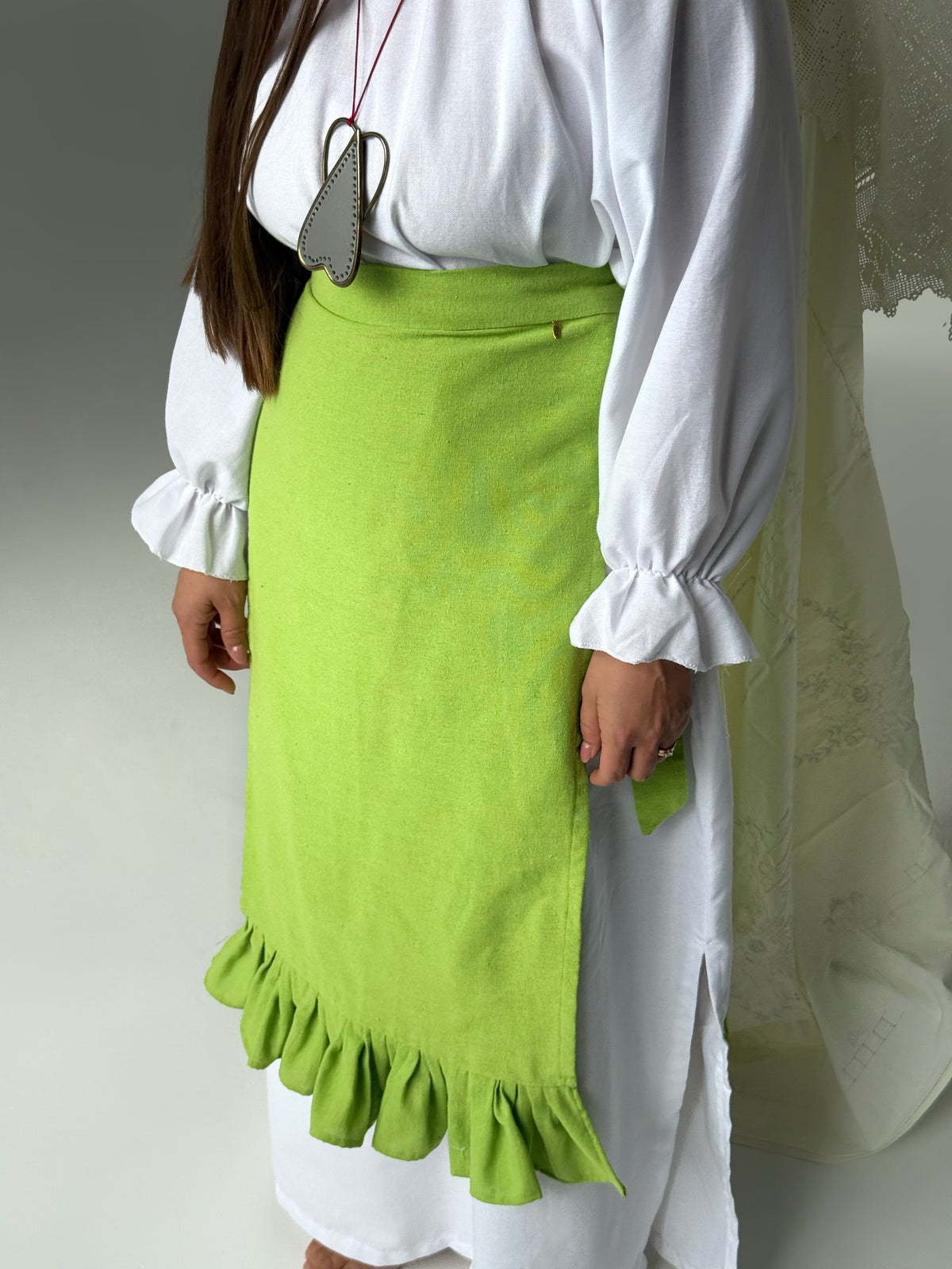 Nona ( in green color) two please set