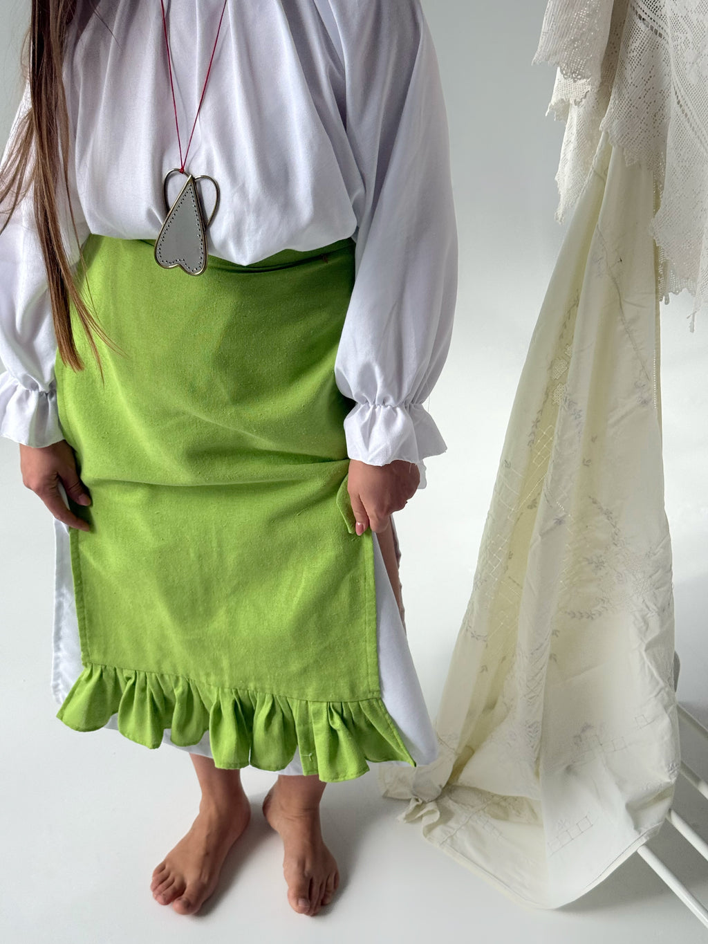 Nona ( in green color) two please set