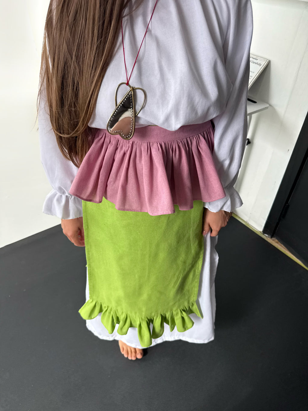 Nona ( in green color) two please set